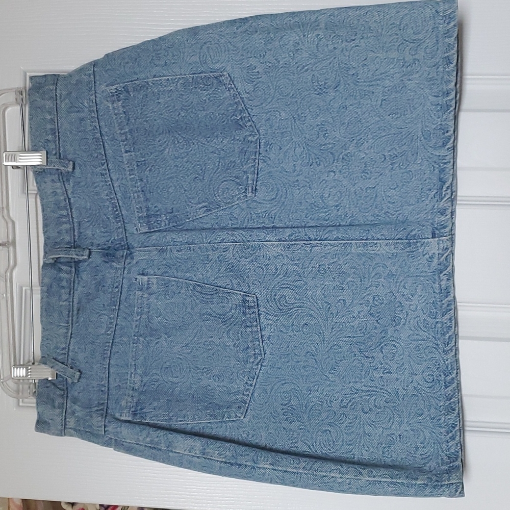 Skirt - Picture 2 of 6